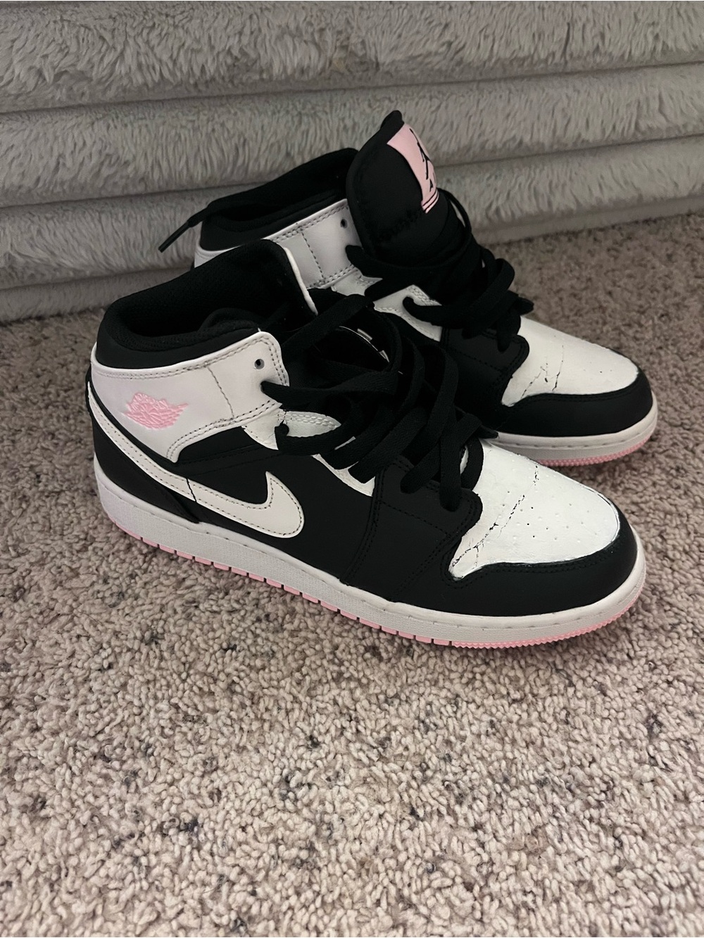 Girls the Air Jordan 1 Mid GS 'Arctic Punch size 6
